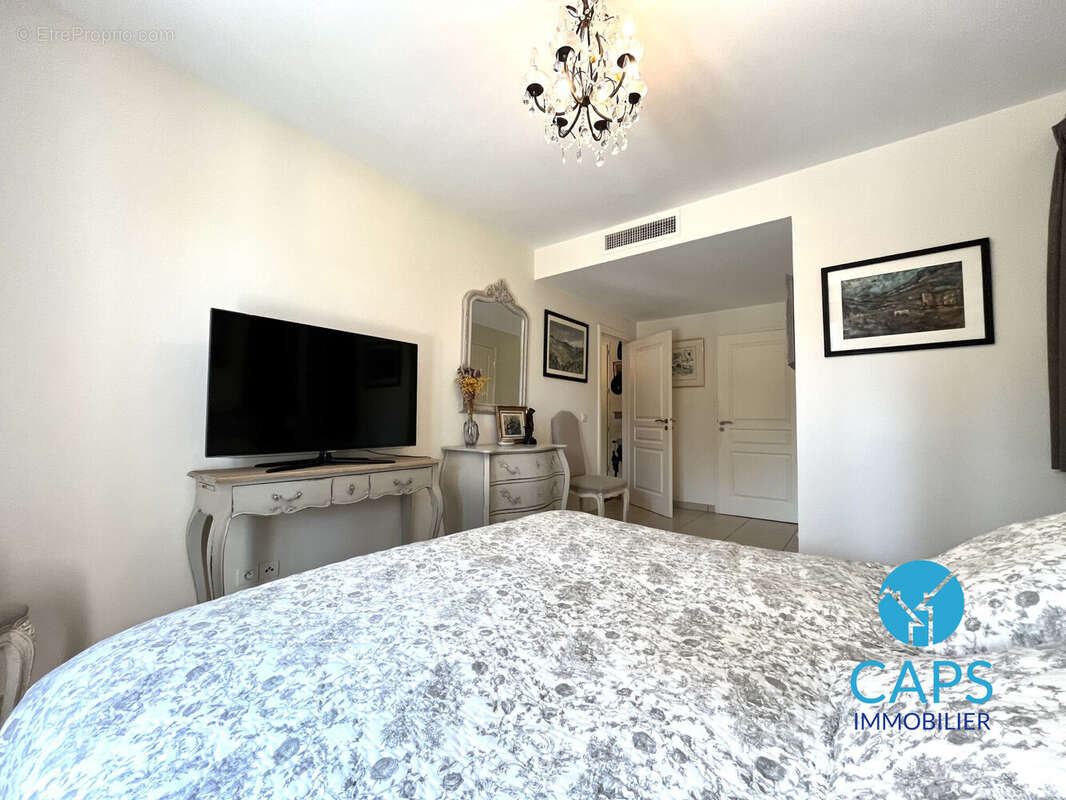 Chambre Rez-de-chaussée - Maison à GRIMAUD