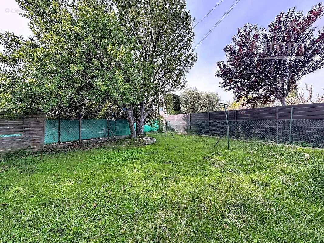 Appartement à L'ISLE-SUR-LA-SORGUE