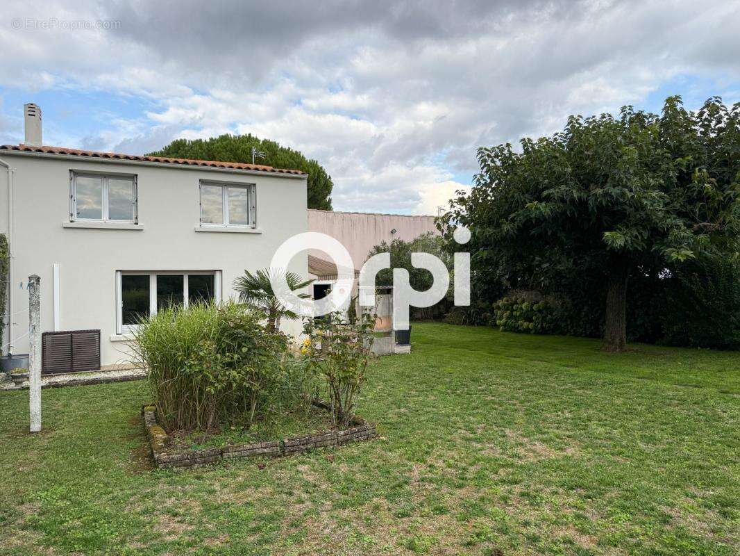 Maison à SAINTE-SOULLE