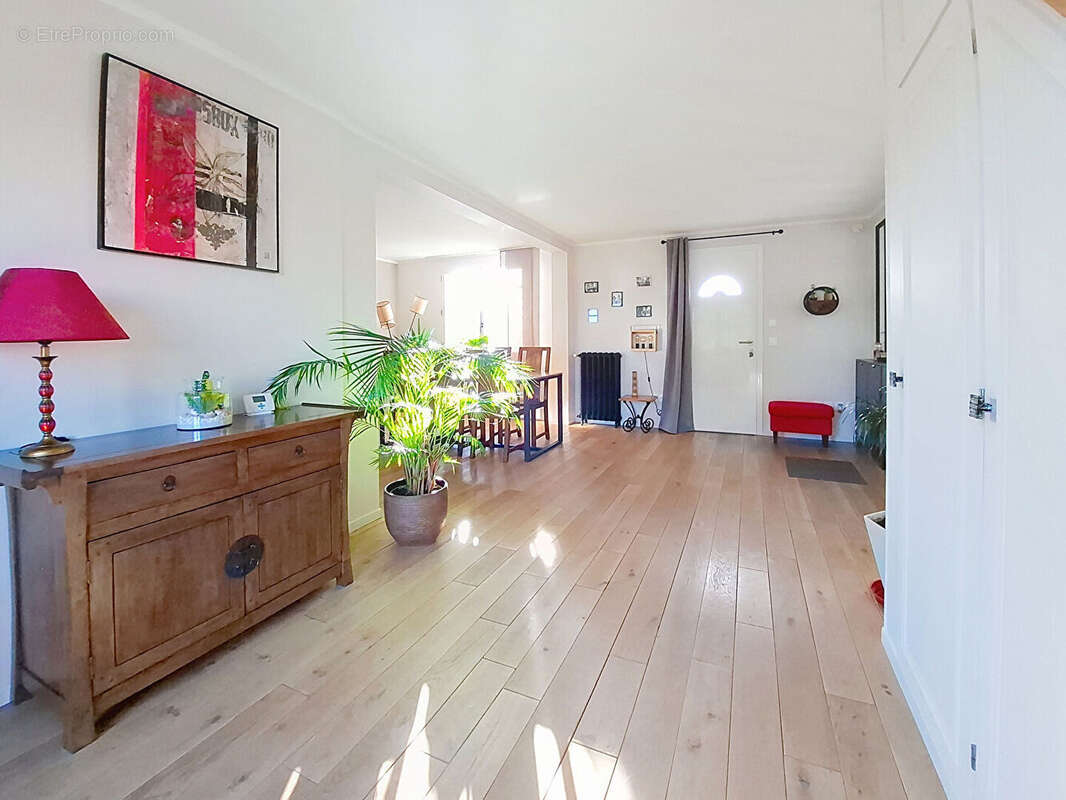 Maison à VILLENEUVE-LE-COMTE