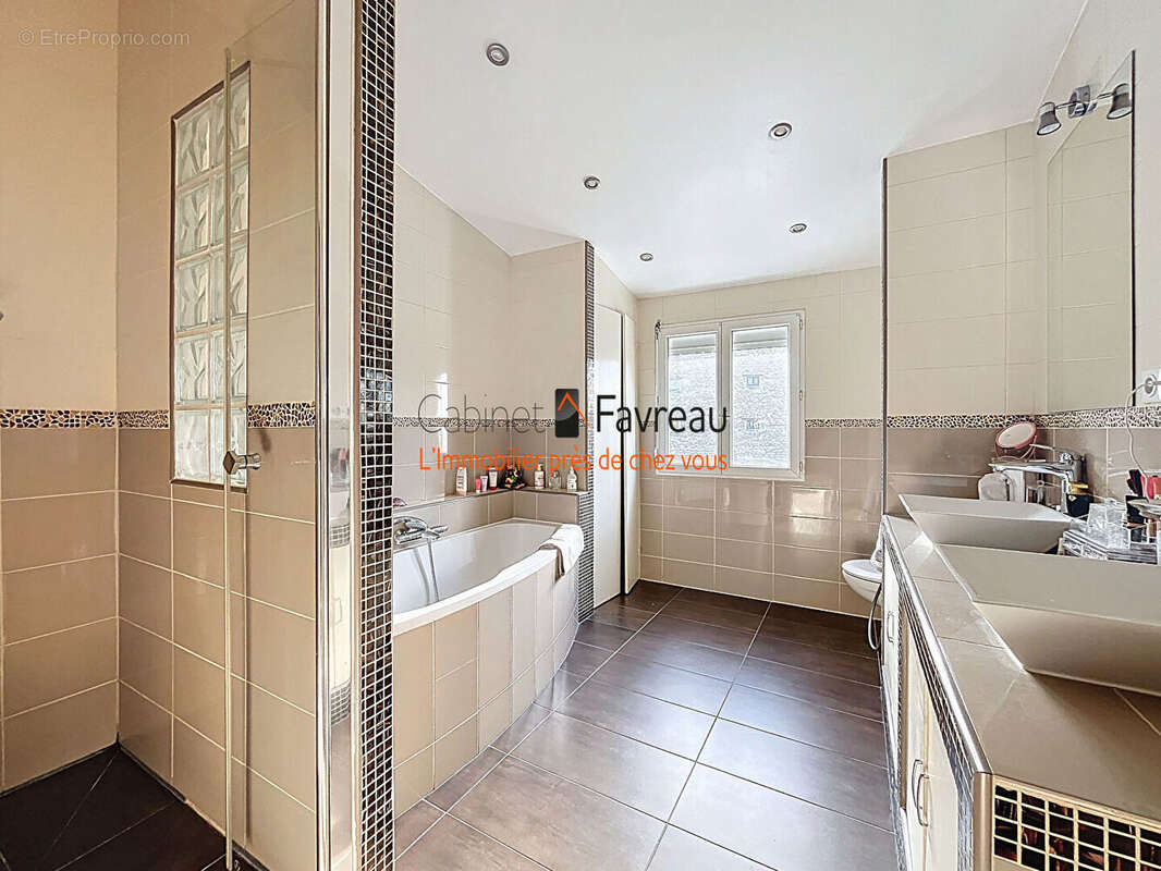 Maison à CHOISY-LE-ROI