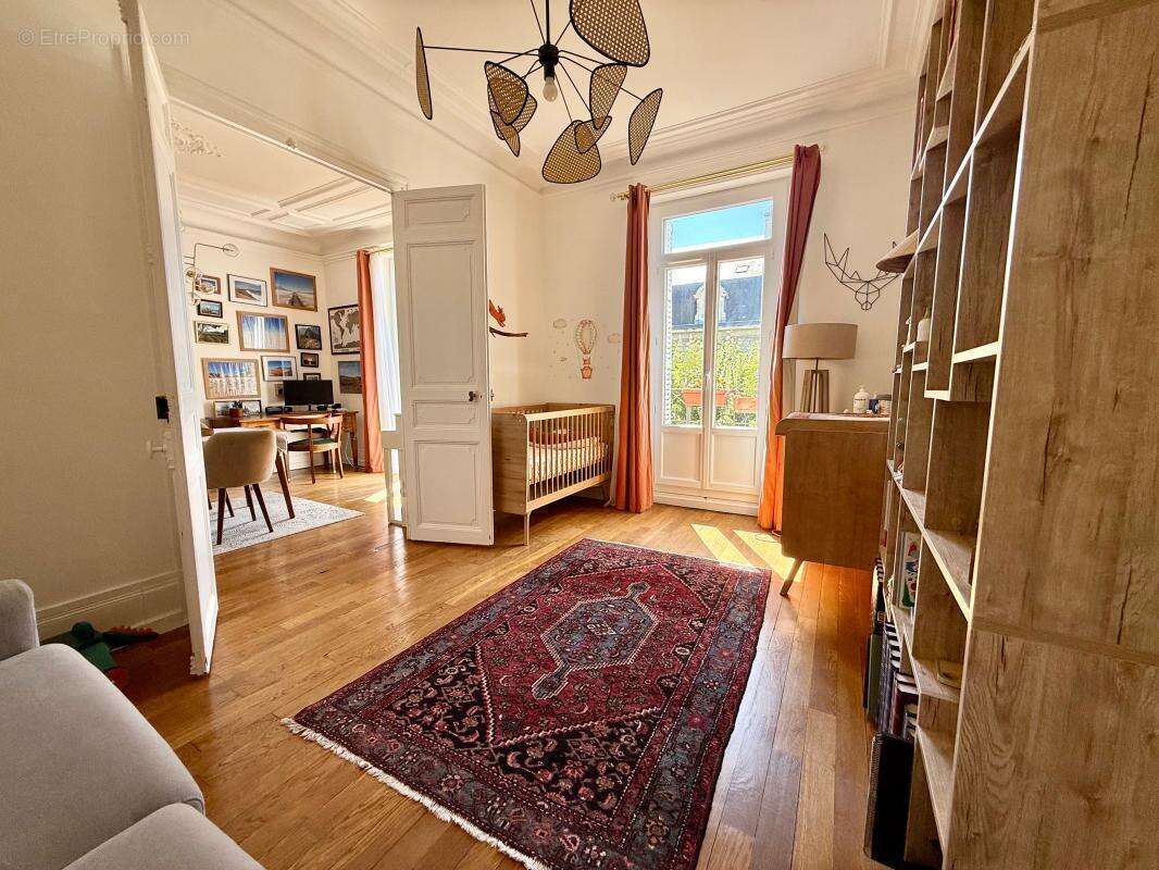 Appartement ancien T 4 - 89 m²- centre-ville - 2 chambres- Balcons, Cave - photo 9