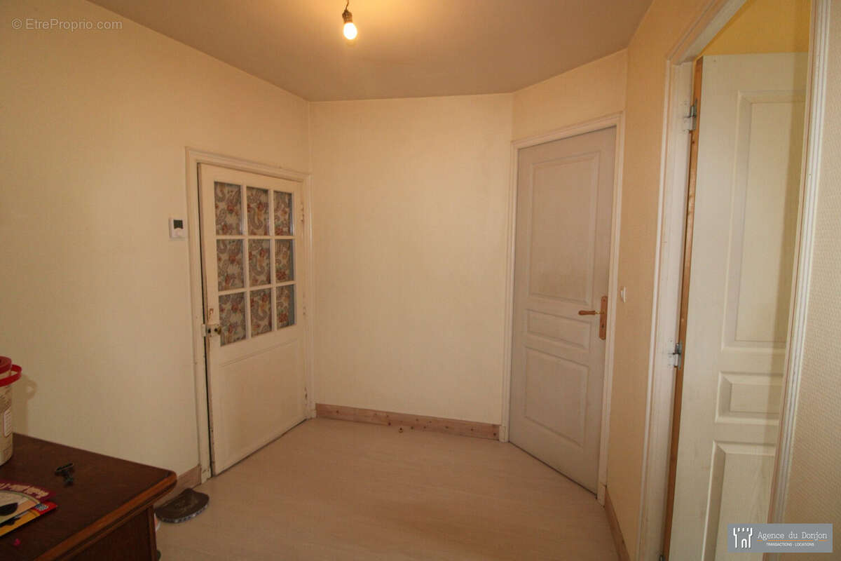 Appartement 136 m² à Pons  - photo 5