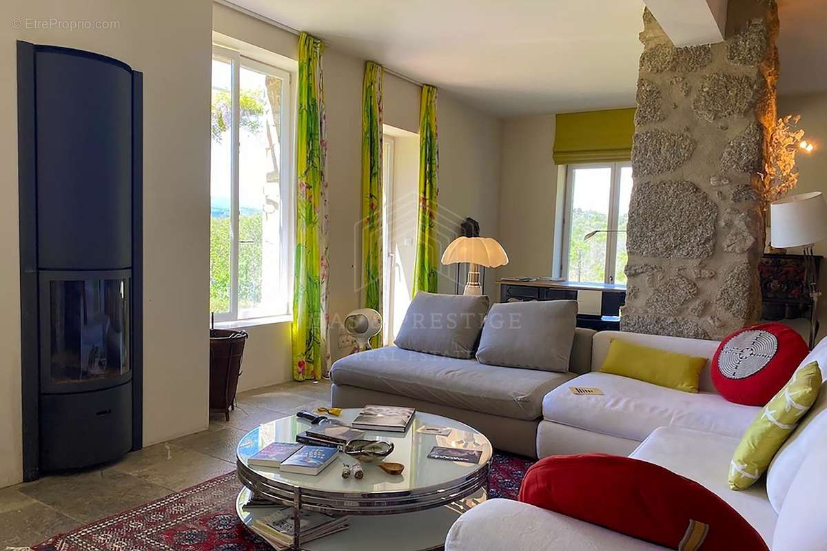 Maison à SAINT-LAURENT-DE-CERDANS