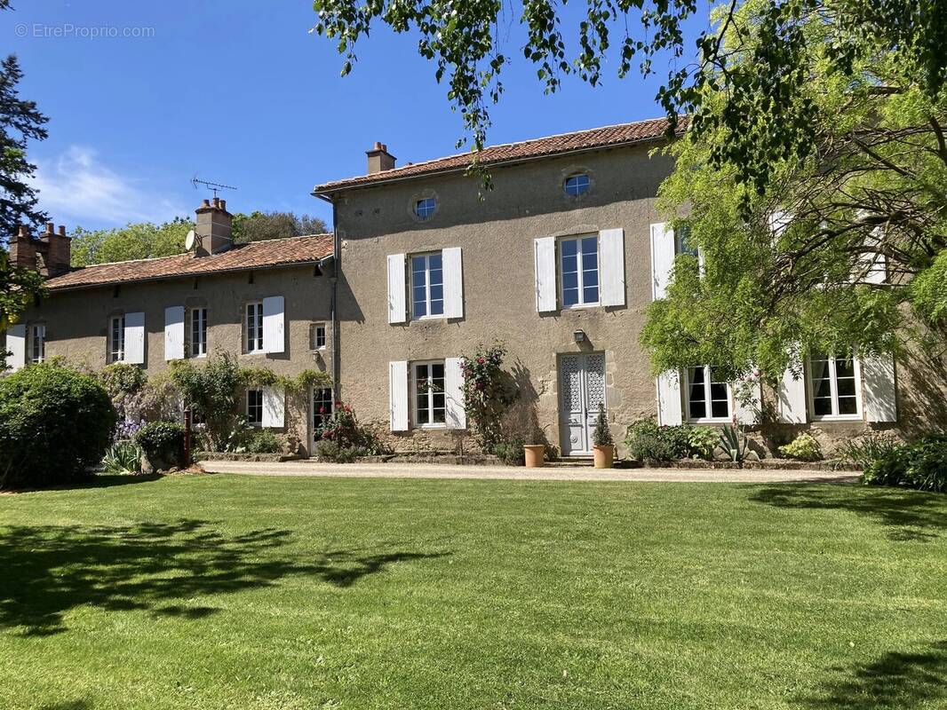 Maison à PARTHENAY