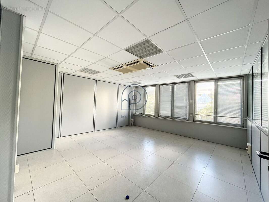 Commerce 1842 m² à Mons-En-Baroeul  - photo 7