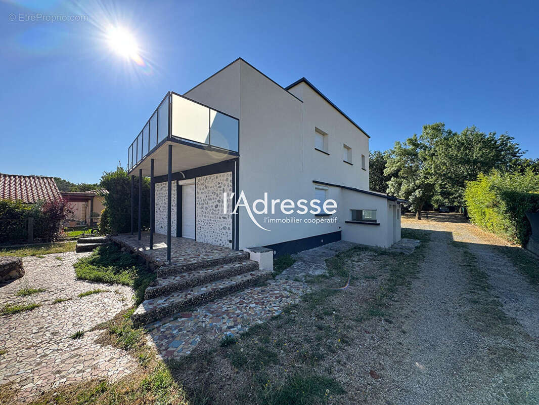 l'Adresse Immobilier - La Salvetat Saint Gilles - Maison T4  de 127 m2 sur un terrain piscinable de 1566m² avec garage - photo 2