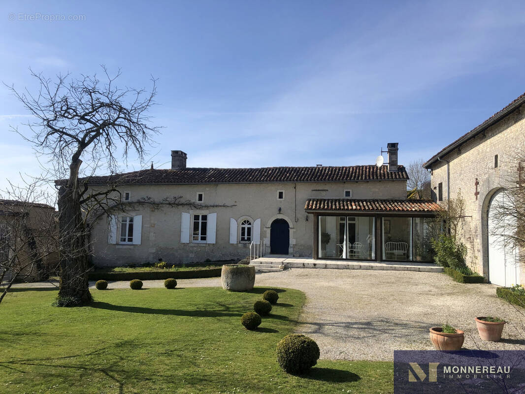 Maison à BRIE-SOUS-BARBEZIEUX