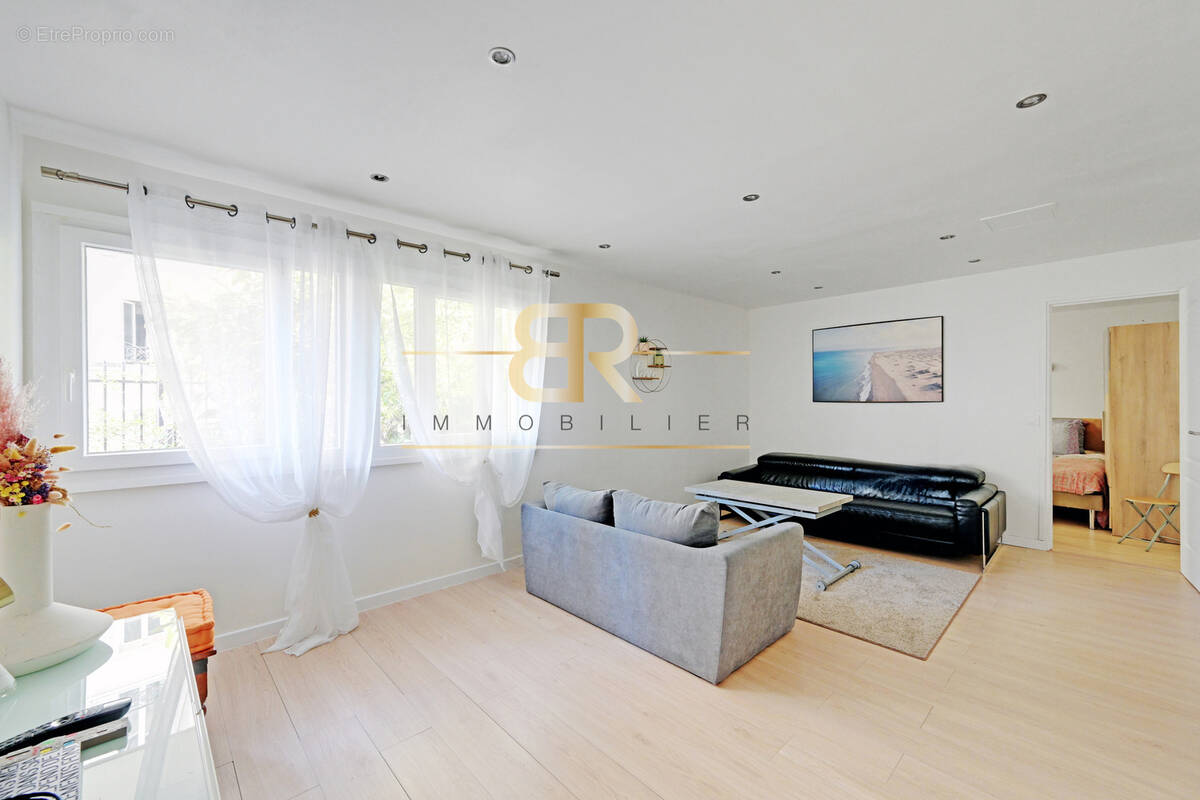 Appartement à PARIS-20E