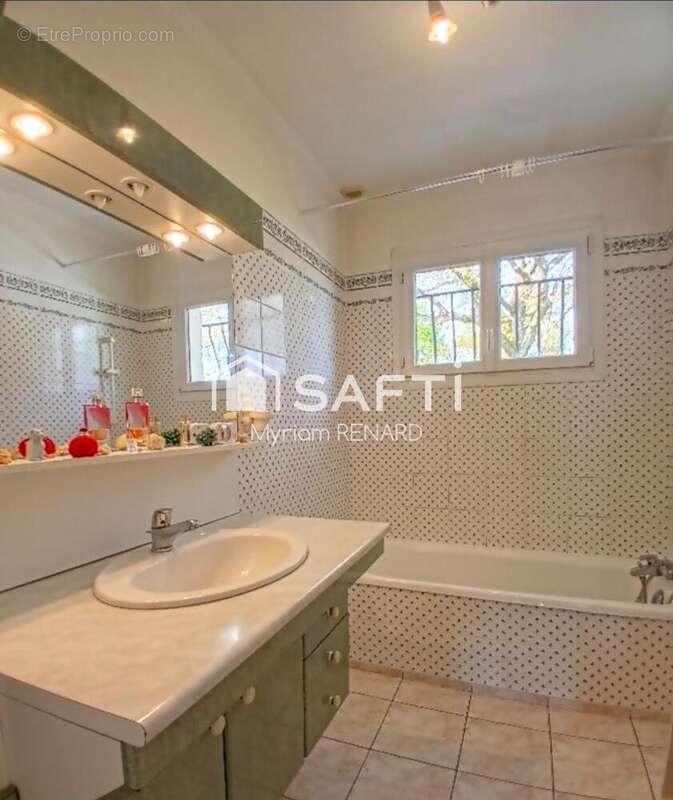 Maison 218 m² à Fontcouverte  - photo 9