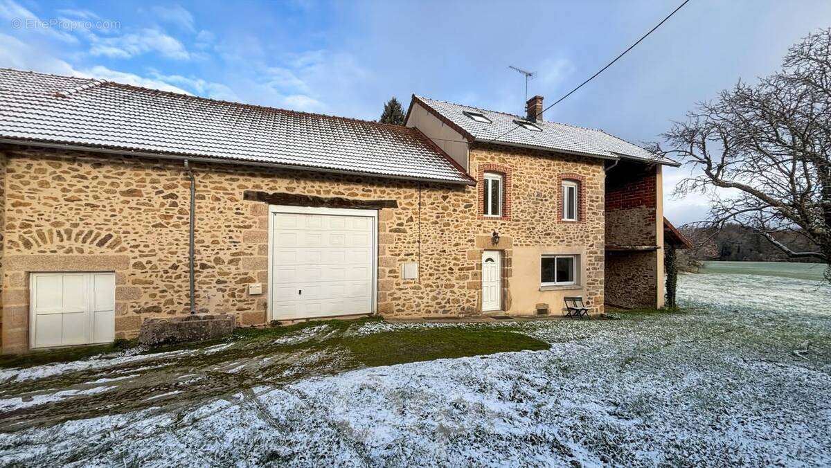 Maison à LA JONCHERE-SAINT-MAURICE