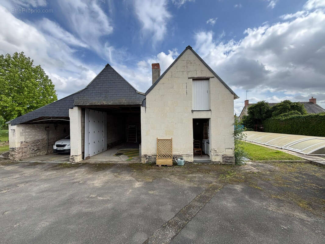 Maison avec dépendances et piscine à Mazé Milon - photo 2