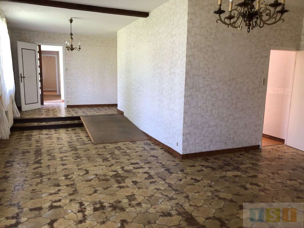 Maison de 117 m² habitables et dépendances sur un terrain de 1692 m² - photo 7