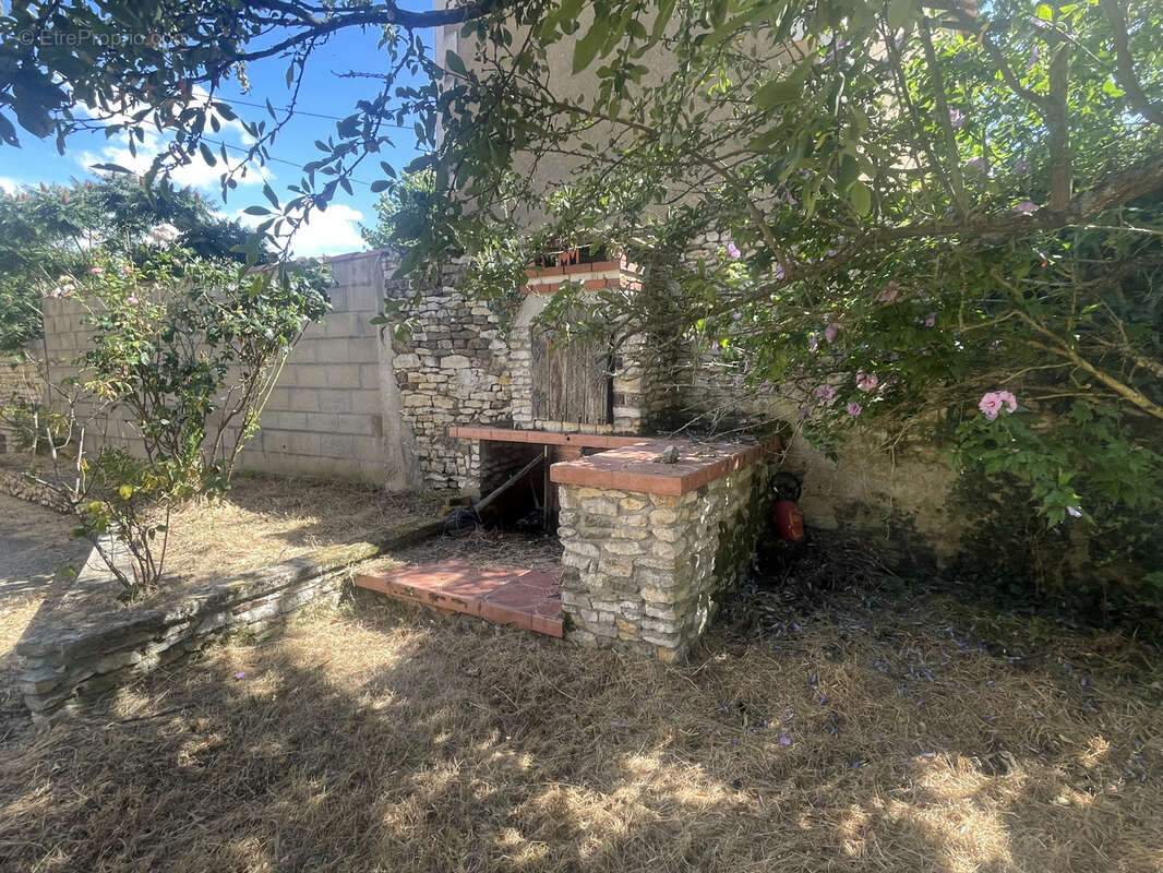 Maison de caractere de 170 m2 // preau et jardin - photo 8