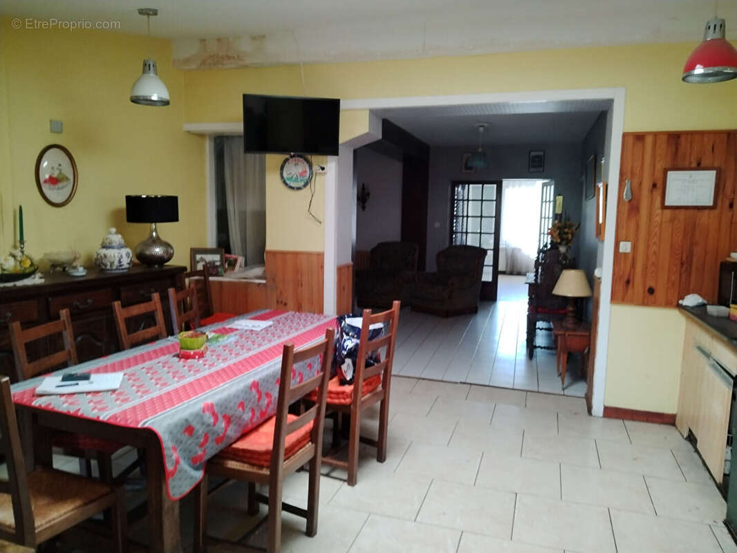 Appartement à MENESPLET