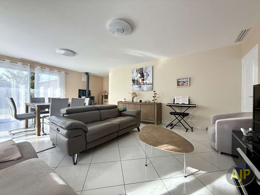 Maison à SAINT-LEGER-LES-VIGNES