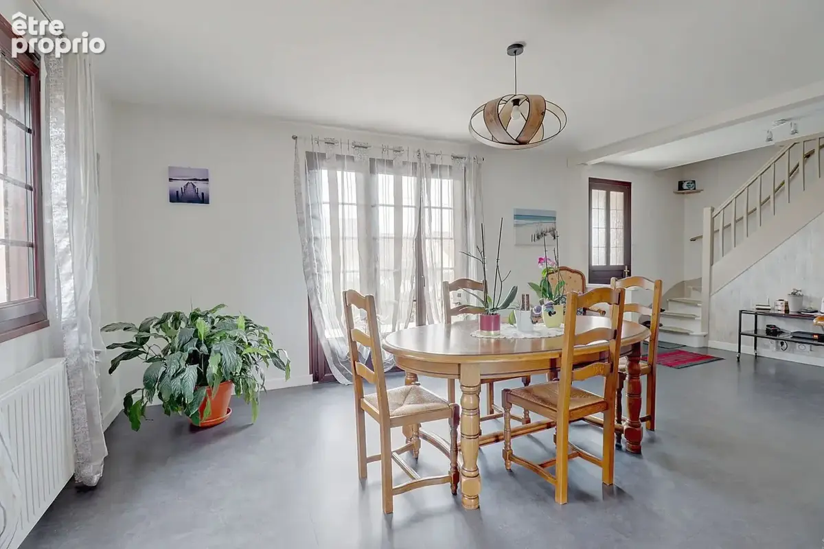 Maison 6 pièces 127 m² à vendre à Chartainvilliers (28130) - photo 2