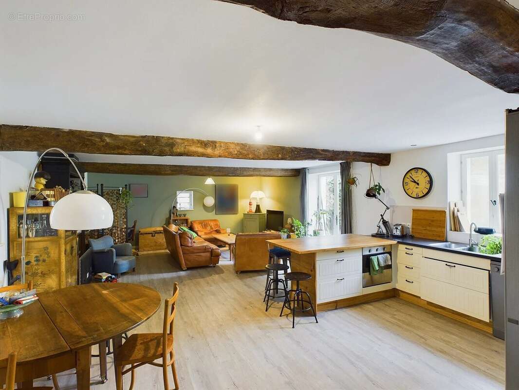 Maison à SAINT-JEAN-D'ANGELY