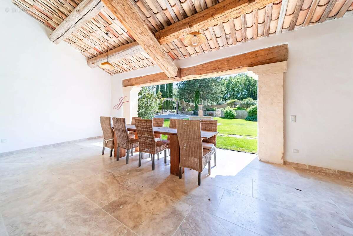 Maison à OPPEDE