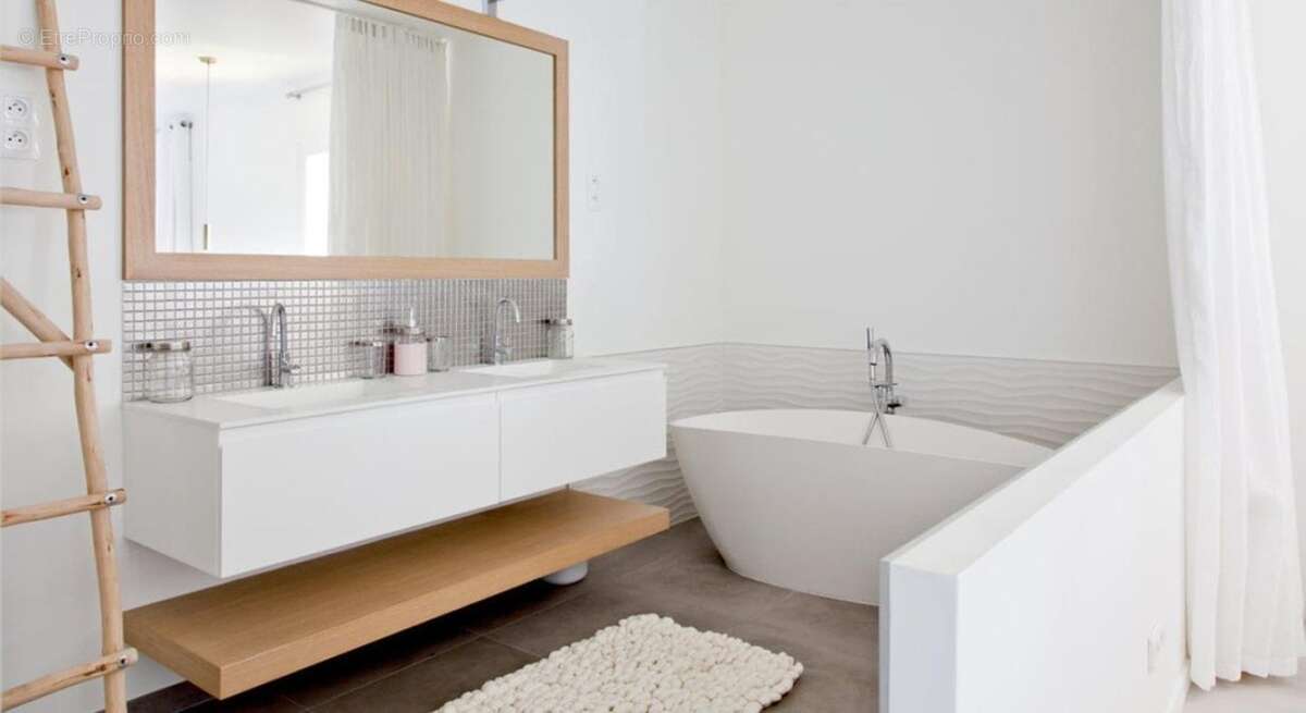 Appartement à AUBERVILLIERS