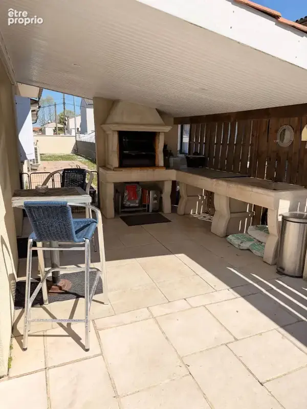 PAREMPUYRE - Charmante maison de plain-pied avec piscine, véranda & DPE B - photo 16