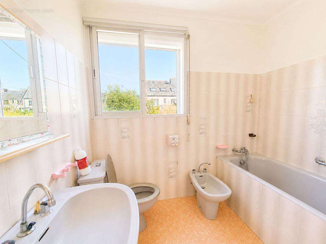 Maison de 82 m2 avec véranda chauffée de 17 m2 - jardin - garage aménageable - impasse  tres calme - photo 15