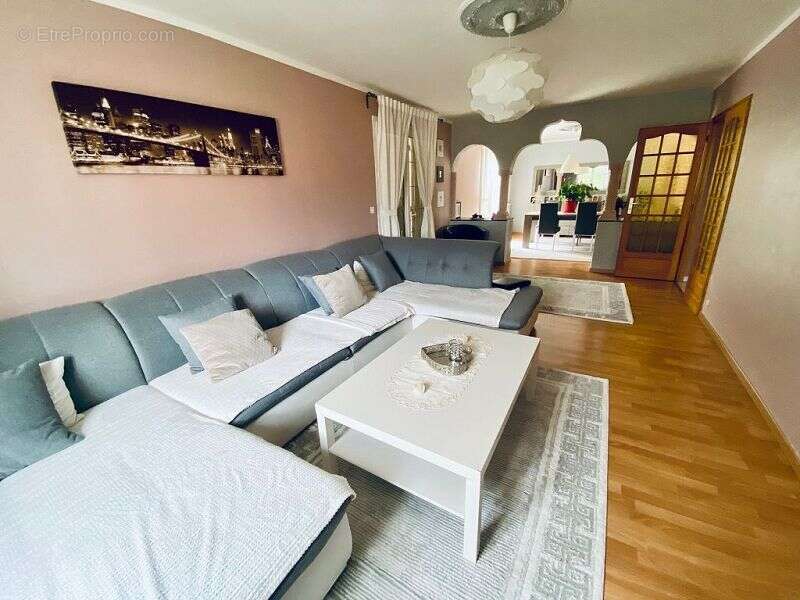 Maison à COURTOIS-SUR-YONNE