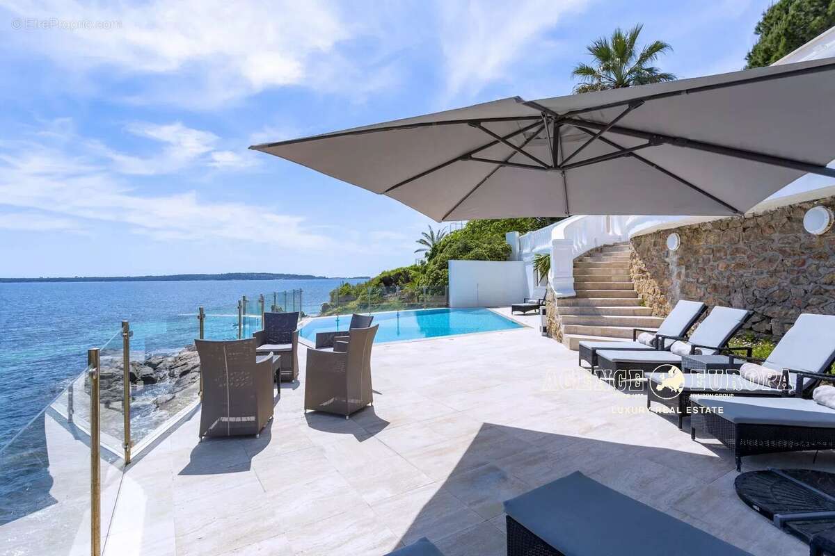 Cannes exceptionnel - villa pieds dans l'eau - photo 6