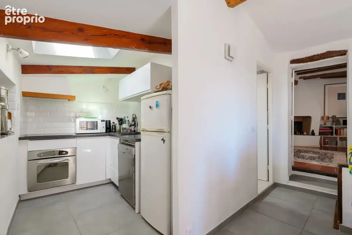 Tourrettes-sur-Loup - Maison de village rénovée avec vaste cave de 40 m² - photo 6