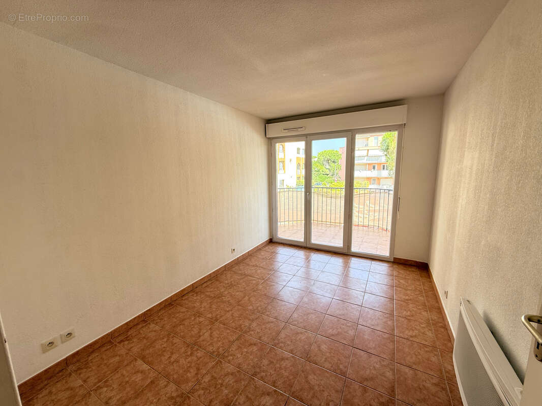 Frejus - 4 pieces 85m2 - terrasse - piscine - photo 8