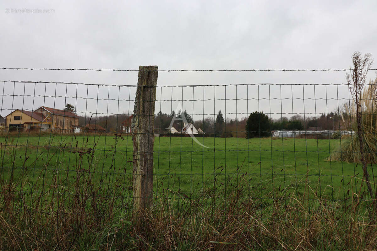 Terrain à LE MESNIL-JOURDAIN