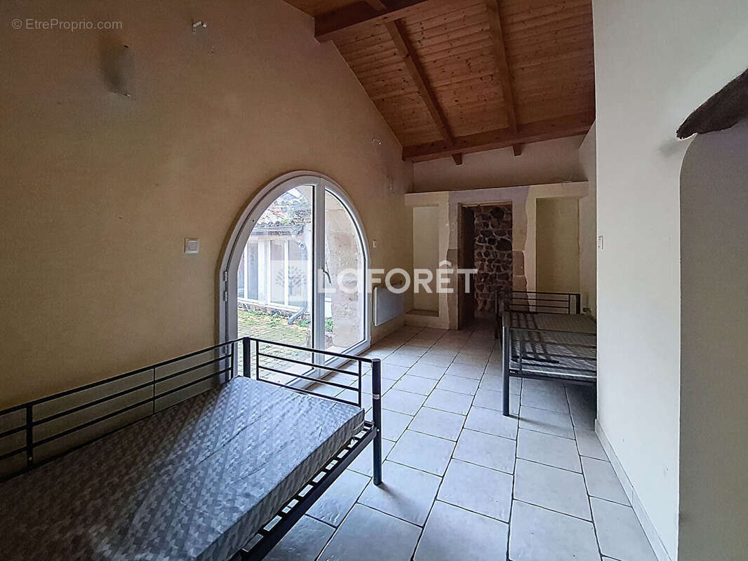 Maison à LA CHAPELLE-DE-GUINCHAY