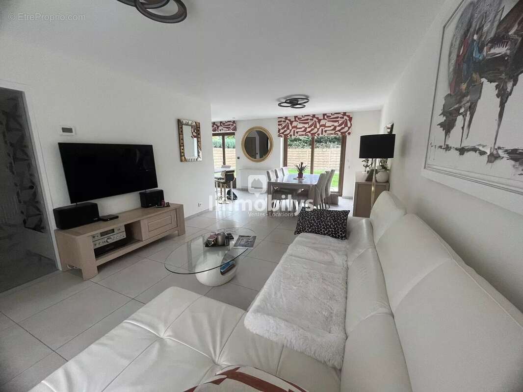 Maison à COURRIERES