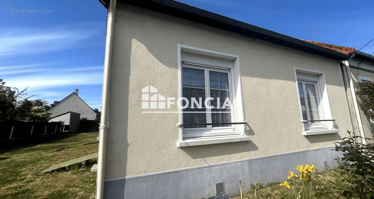 Maison à YVRE-L'EVEQUE