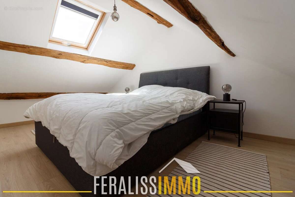 Duplex rénové avec charme en plein coeur de ville ! - photo 12
