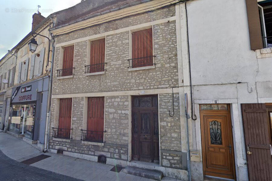 Maison à EGREVILLE