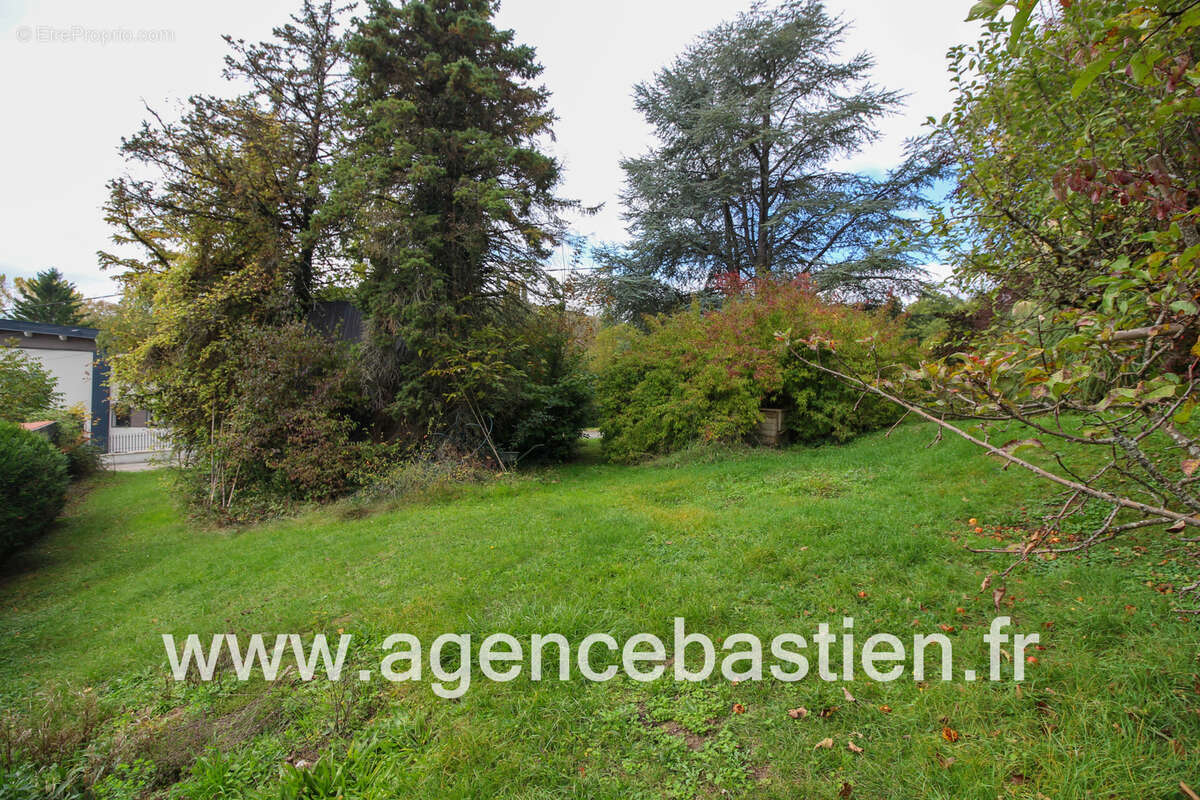 Terrain à DIVONNE-LES-BAINS