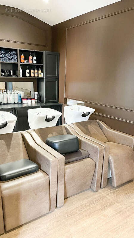 Commerce à LACROIX-FALGARDE