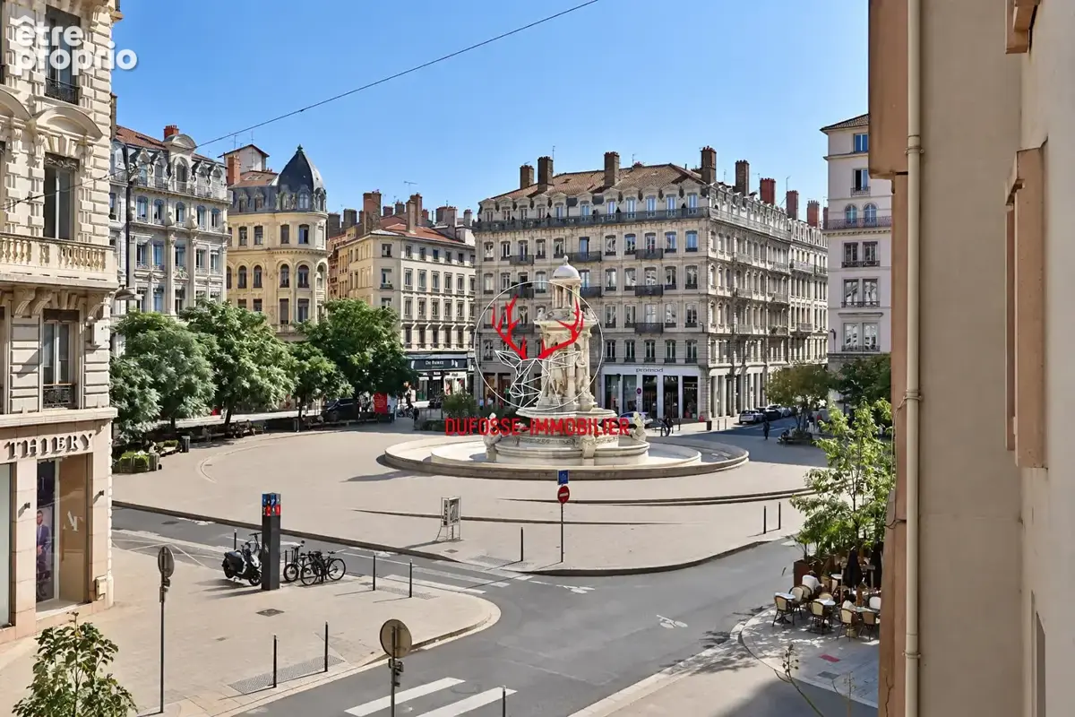 Carré d'or / jacobins - t2 de 57 m² entièrement rénové avec vue sur la place - photo 11