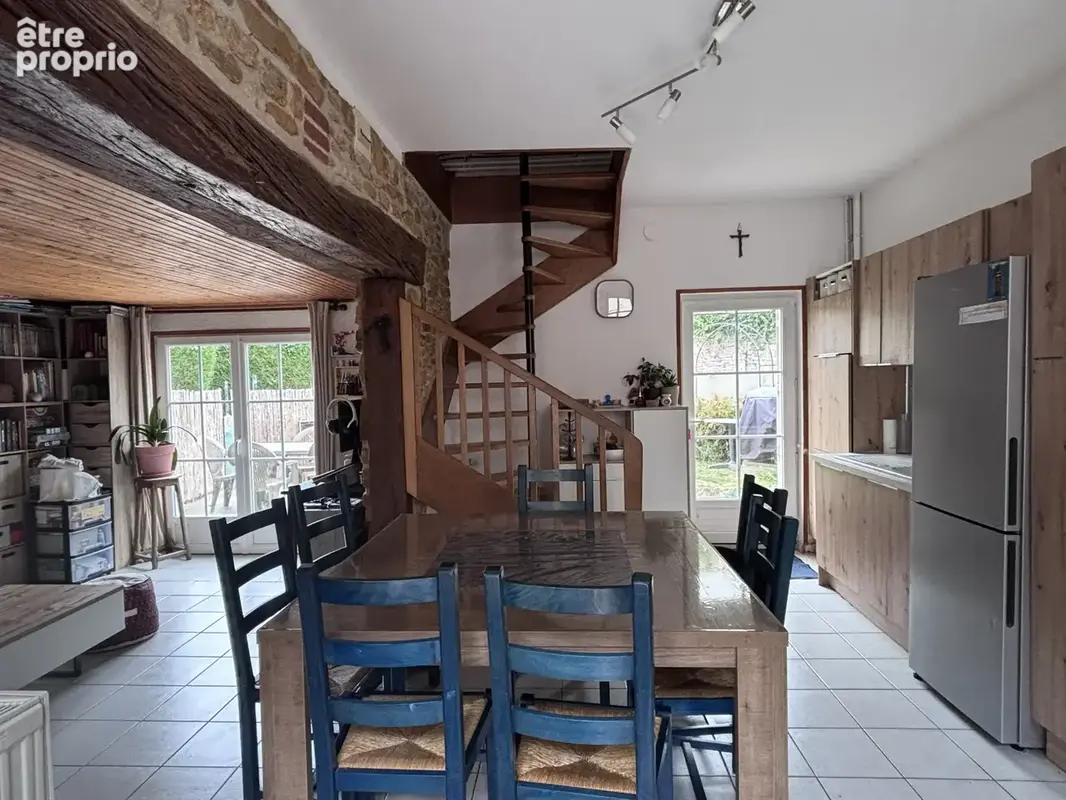 Agréable maison de ville avec 5 chambres confortables, jardin et grand garage. - photo 4