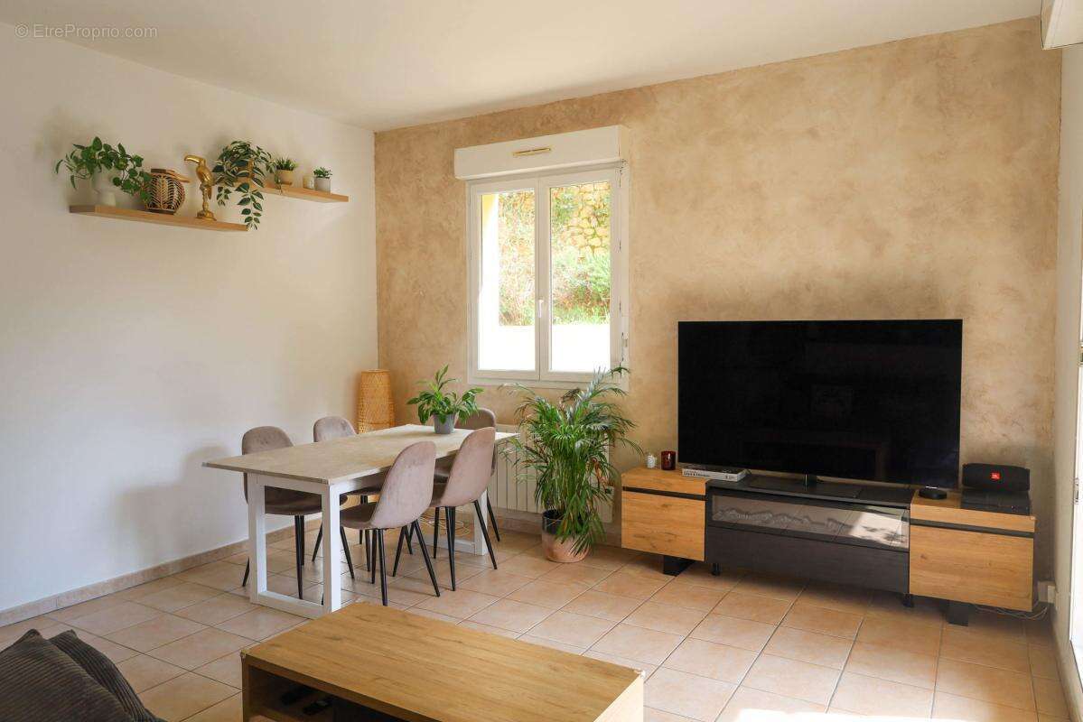 Appartement à PEILLE
