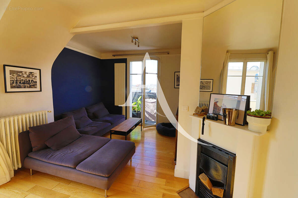 Appartement à COURBEVOIE