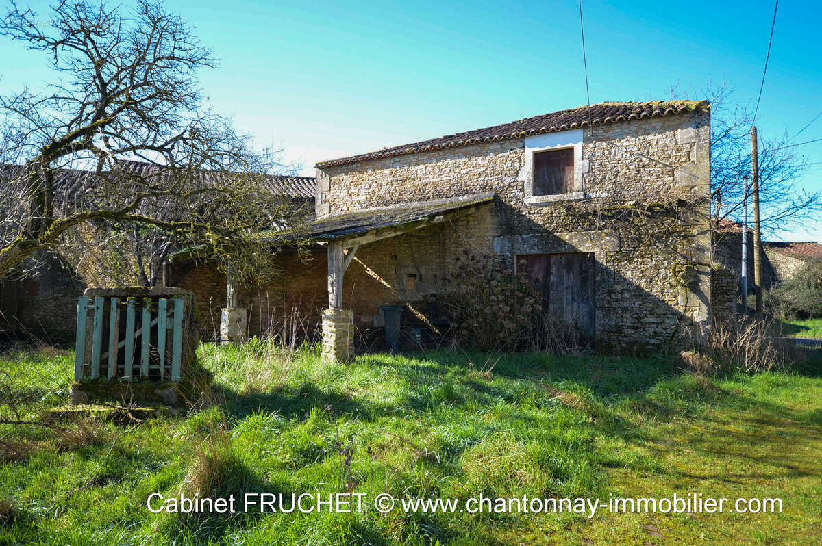 Maison à BAZOGES-EN-PAREDS