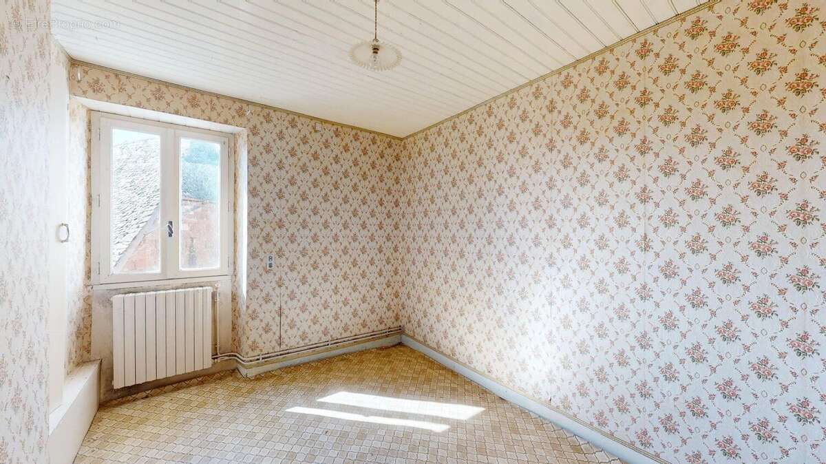 Maison à Rénover de 166 m² + Grange + 100 m² de combles aménageables - photo 12