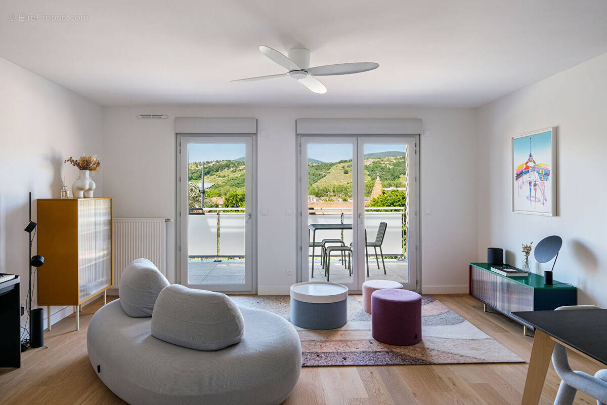 Appartement à LES ROCHES-DE-CONDRIEU