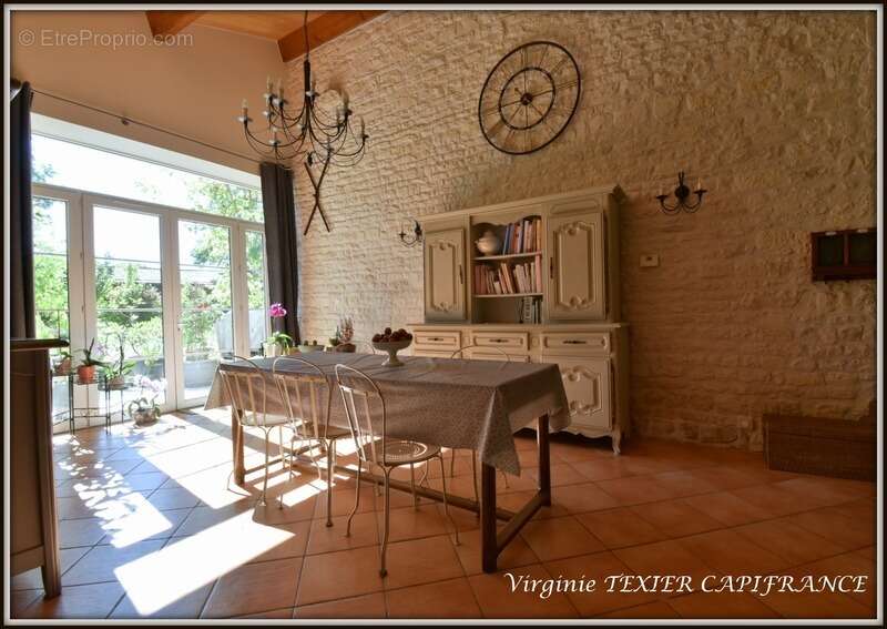 Maison à vendre 10 pièces VILLENEUVE LA COMTESSE (17) sur 4800 m² de terrain avec dépendances - photo 8