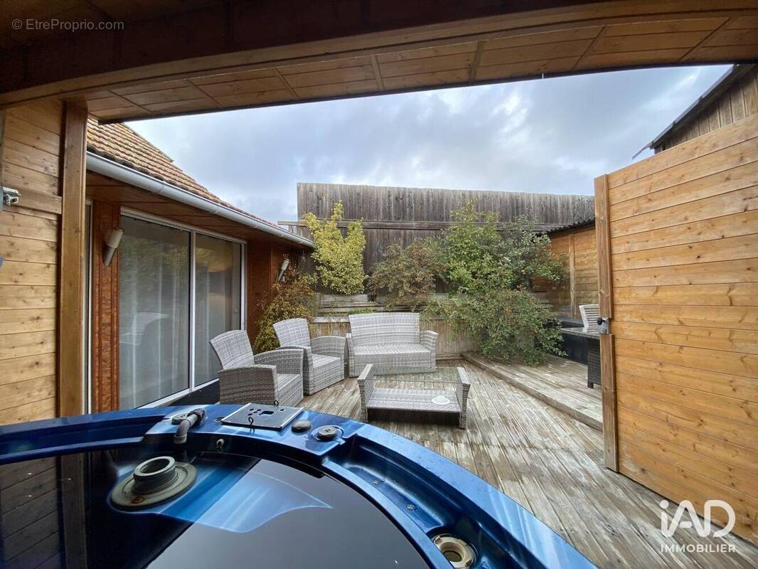 Photo 1 - Commerce à BOURG-ET-COMIN