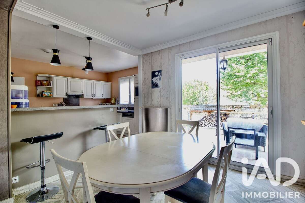 Maison 240 m² à La Chapelle-En-Serval  - photo 5