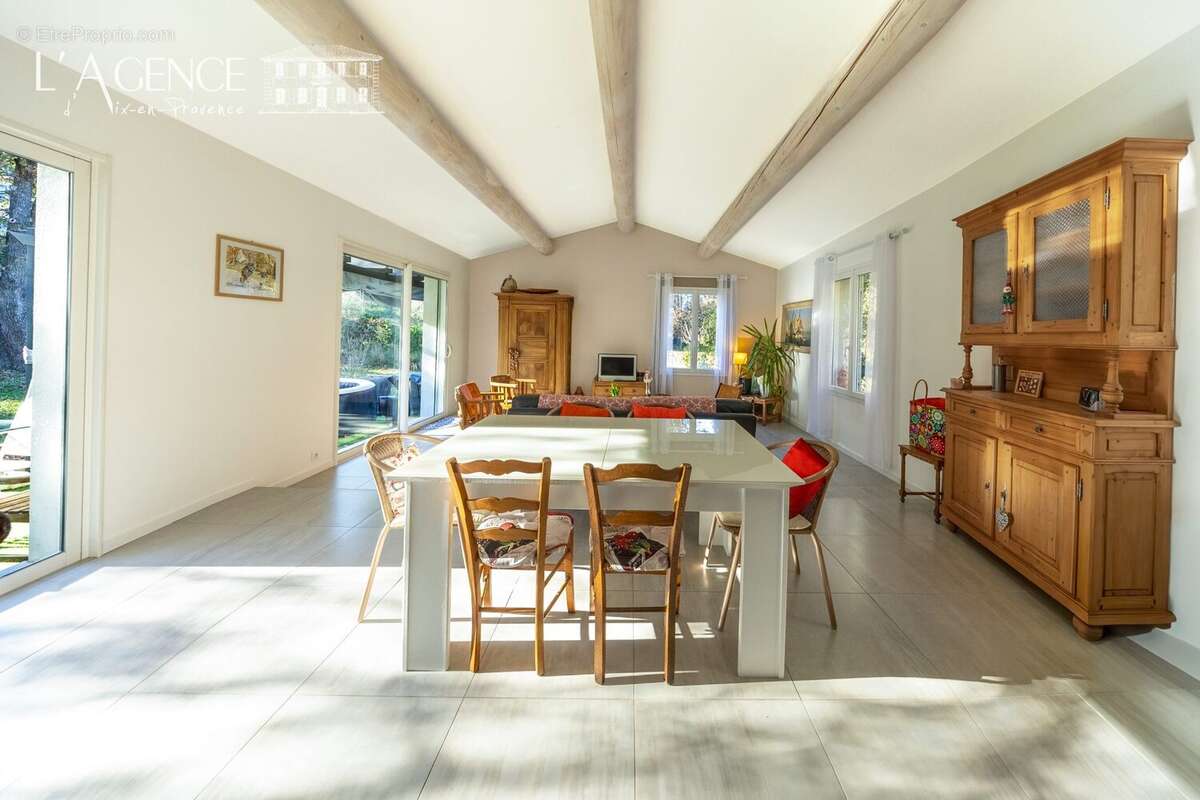 Maison à SAINT-CANNAT