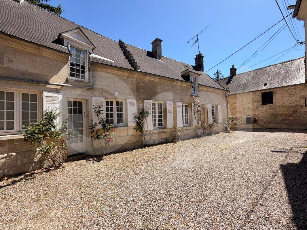 Maison à VIEUX-MOULIN